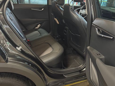 Used 2025 Kia Niro EX image 17