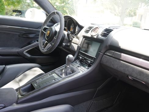 Used 2016 Porsche Cayman GT4 image 28