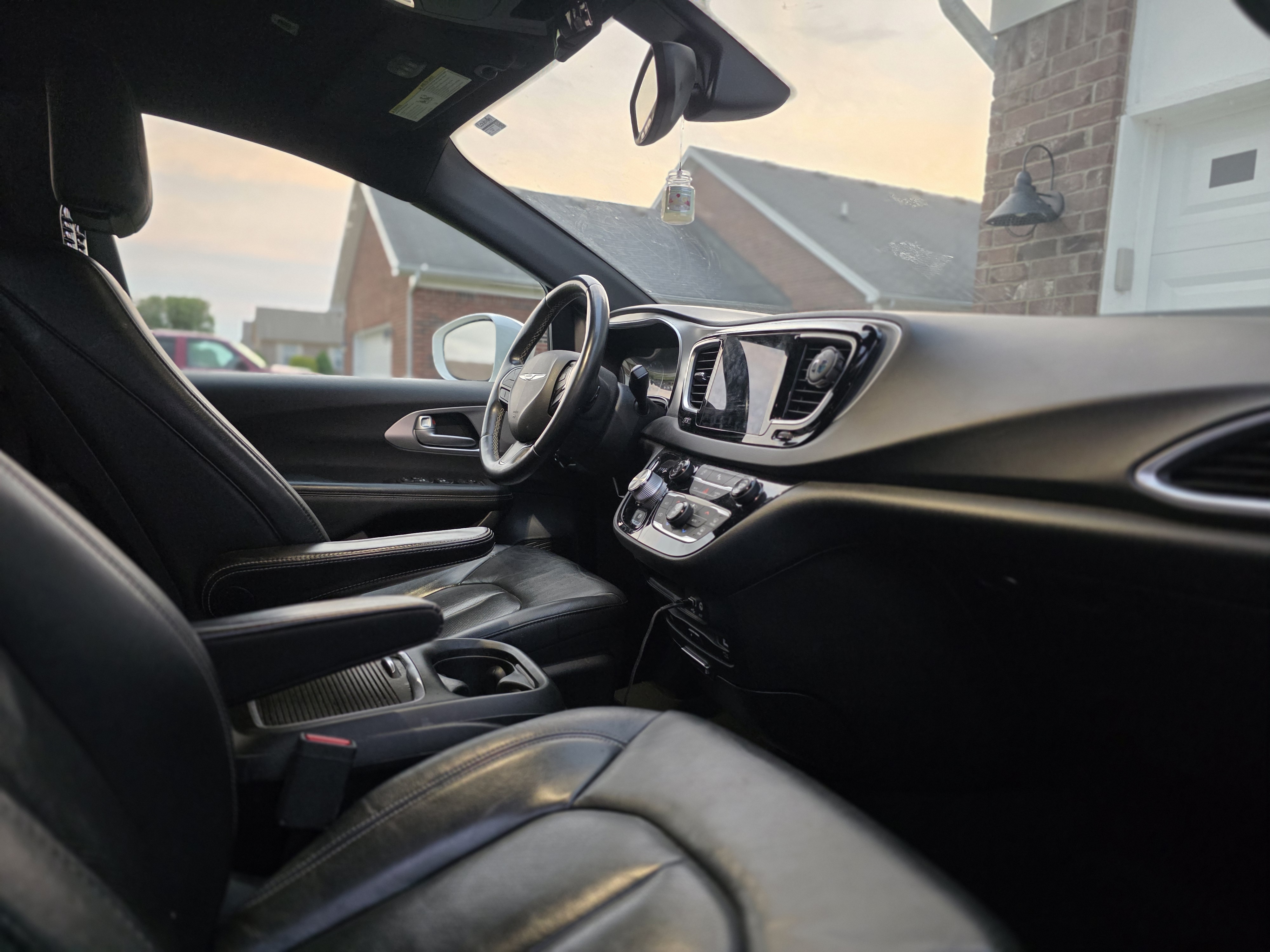Used 2018 Chrysler Pacifica Touring-L Plus w/ S Appearance Package FWD image 17