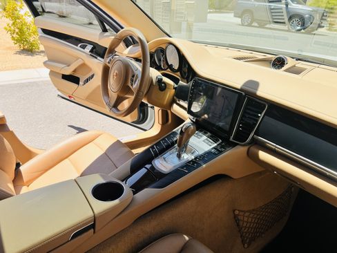 Used 2014 Porsche Panamera image 14