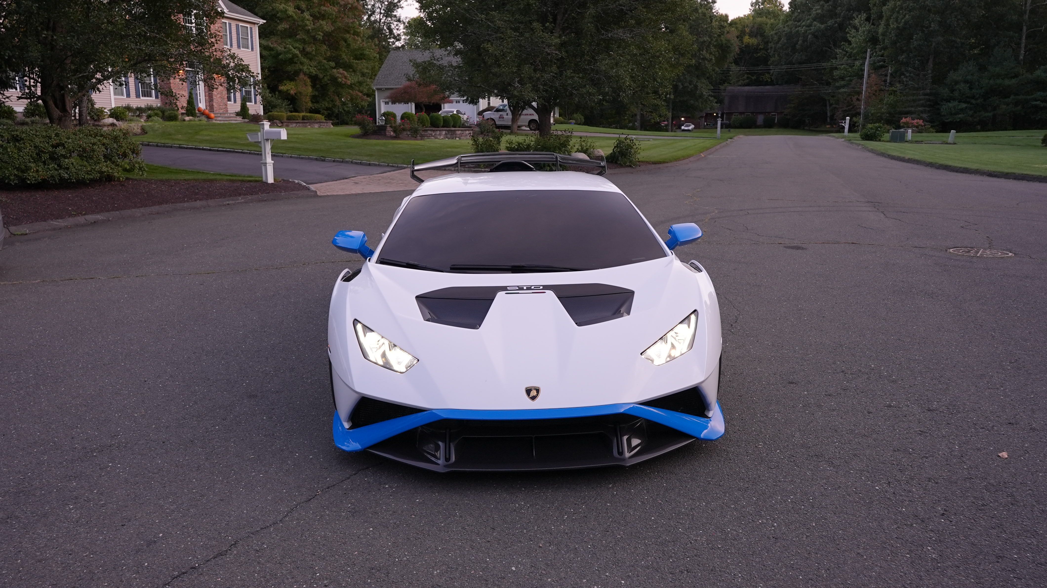 Used 2022 Lamborghini Huracan STO RWD image 13