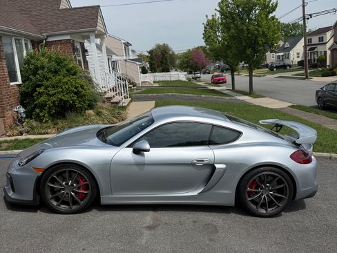 Used 2016 Porsche Cayman GT4 RWD image 1