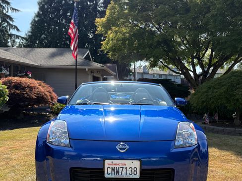 Used 2004 Nissan 350Z Touring RWD image 2