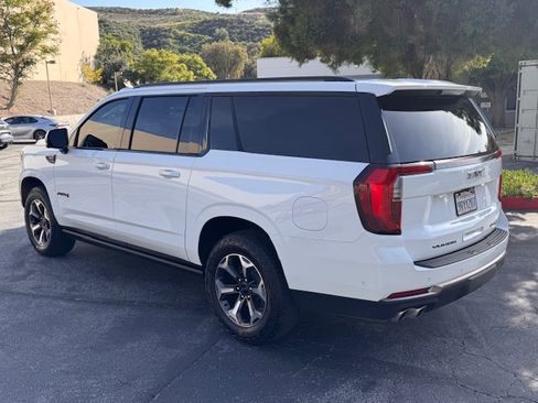 Used 2025 GMC Yukon XL AT4 Ultimate image 4