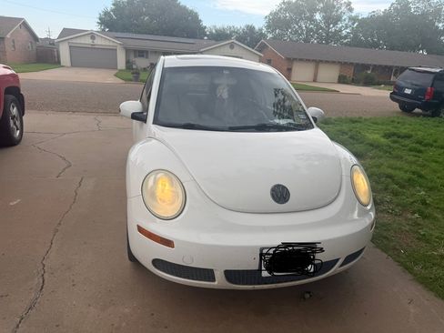Used 2010 Volkswagen Beetle Coupe FWD image 1