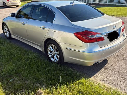 Used 2013 Hyundai Genesis 3.8 RWD image 9