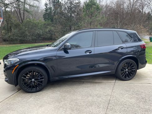 Used 2022 BMW X5 M50i w/ Executive Package image 2