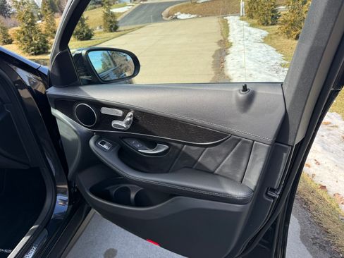 Used 2022 Mercedes-Benz GLC 300 4MATIC Coupe image 22