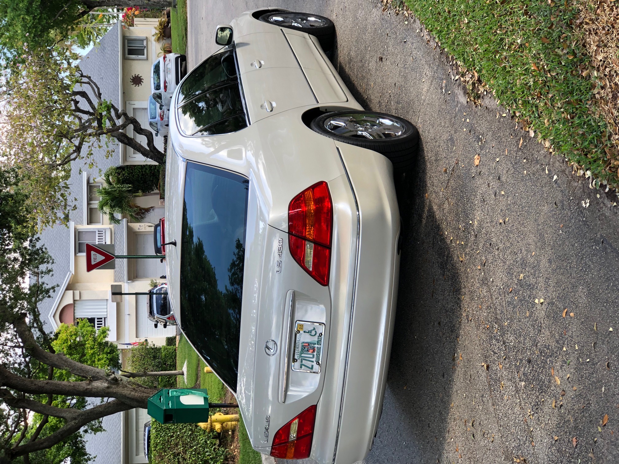 Used 2001 Lexus LS 430 RWD image 4