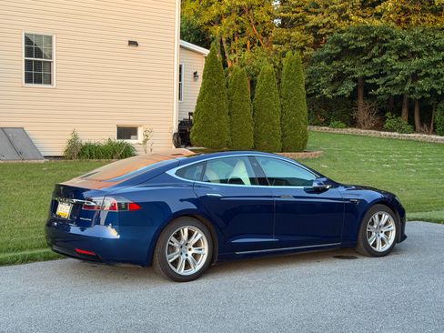 Used 2021 Tesla Model S Long Range Plus AWD/4WD image 13