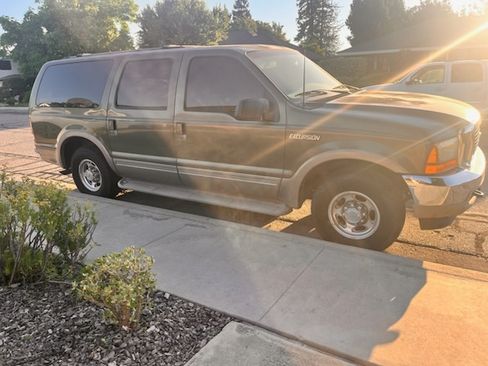 Used 2000 Ford Excursion Limited RWD image 1