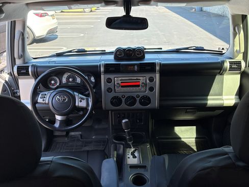 Used 2014 Toyota FJ Cruiser 2WD w/ Upgrade Package image 10