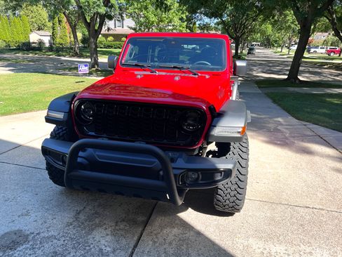 Used 2024 Jeep Wrangler Unlimited Sport AWD/4WD image 2