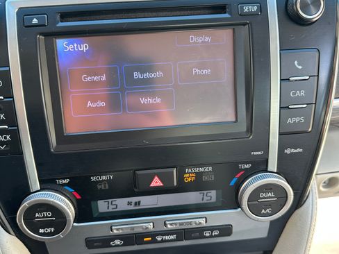 Used 2013 Toyota Camry XLE w/ Leather Pkg image 17