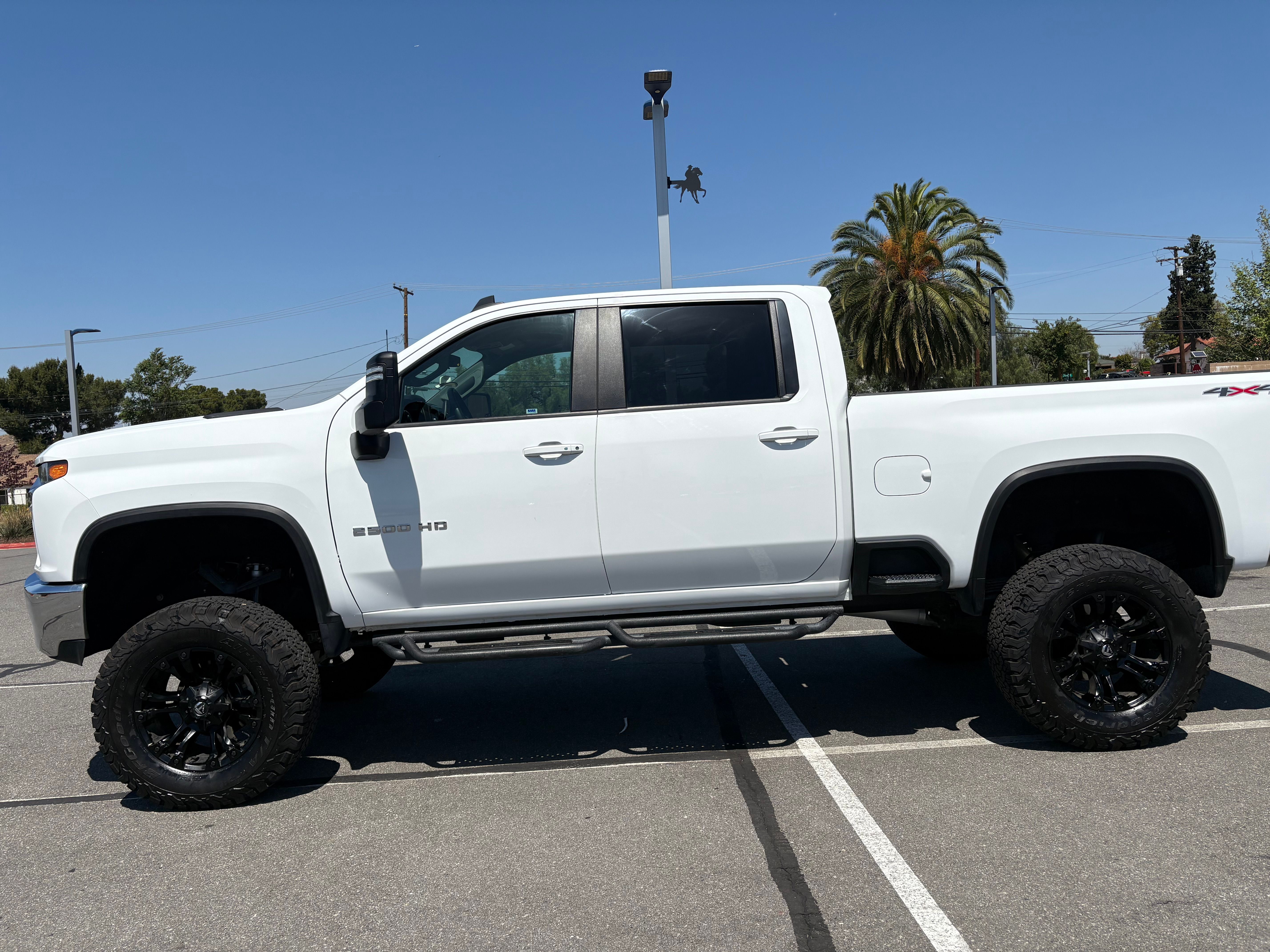 Used 2022 Chevrolet Silverado 2500 LT w/ Convenience Package AWD/4WD image 4