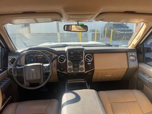 Used 2013 Ford F250 Lariat w/ Chrome Pkg image 2