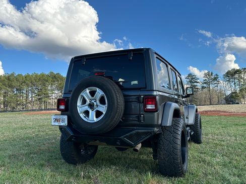 Used 2019 Jeep Wrangler Unlimited Sport S AWD/4WD image 5