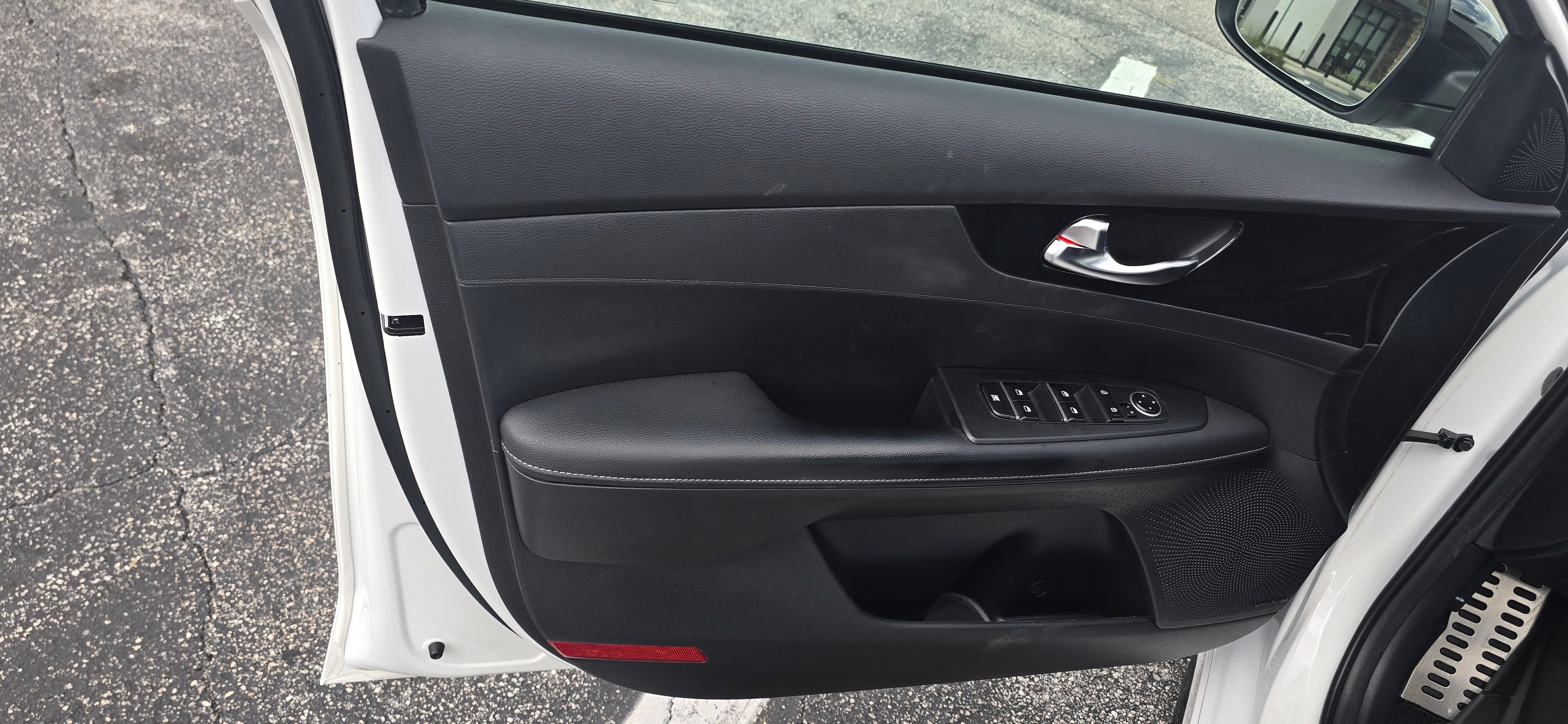 Used 2024 Kia Forte GT-Line w/ GT-Line Premium Package FWD image 6