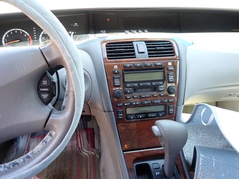 Used 2000 Toyota Avalon XLS image 15