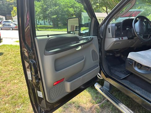 Used 2005 Ford F350 XLT AWD/4WD image 6