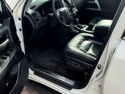 Used 2016 Toyota Land Cruiser image 8