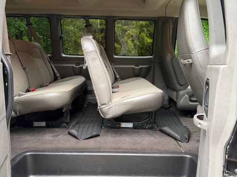 Used 2023 Chevrolet Express 3500 LS w/ Chrome Appearance Package RWD image 20