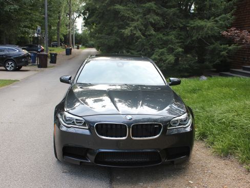 Used 2014 BMW M5 image 1