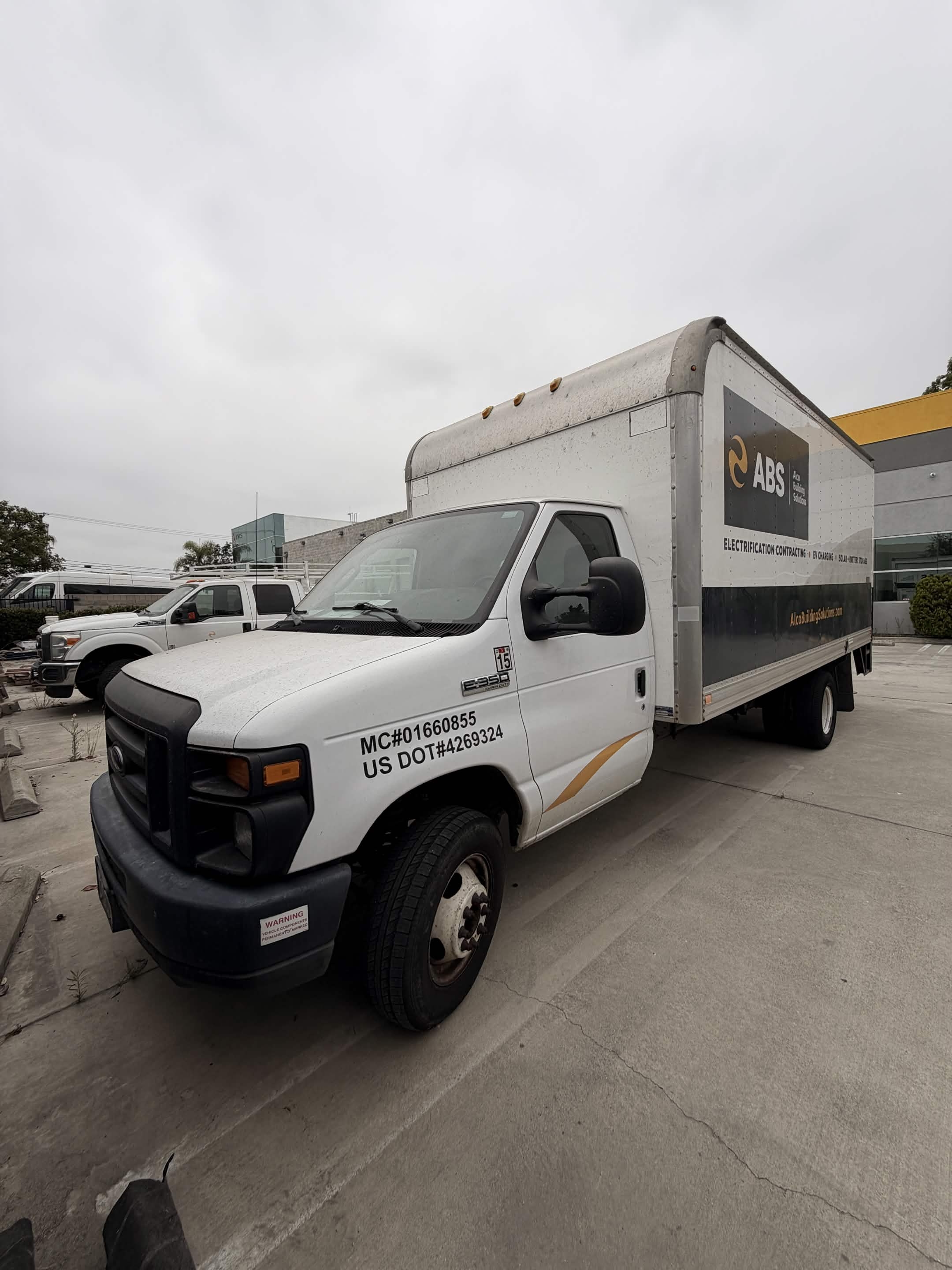 Used 2017 Ford E-350 and Econoline 350 Super Duty RWD image 2