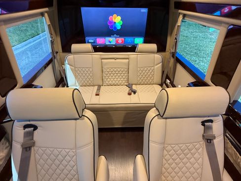 Used 2014 Mercedes-Benz Sprinter 2500 image 14