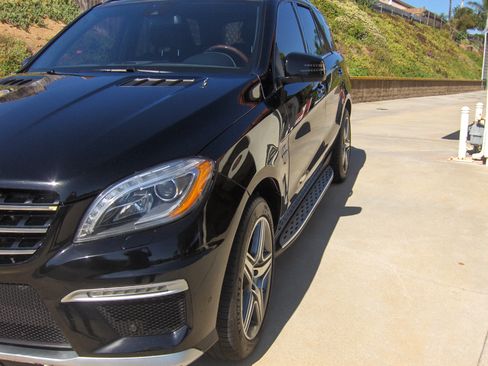 Used 2015 Mercedes-Benz ML 63 AMG 4MATIC w/ Driver Assistance Package image 4