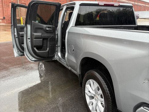 Used 2025 Chevrolet Silverado 1500 Custom image 12