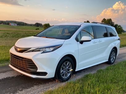Used 2022 Toyota Sienna LE