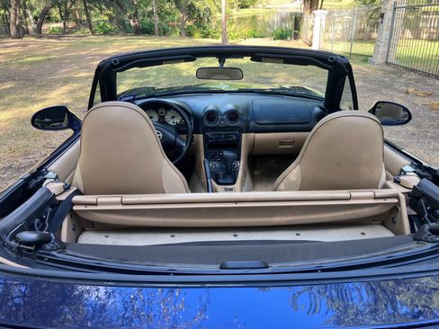 Used 2002 MAZDA MX-5 Miata LS image 12
