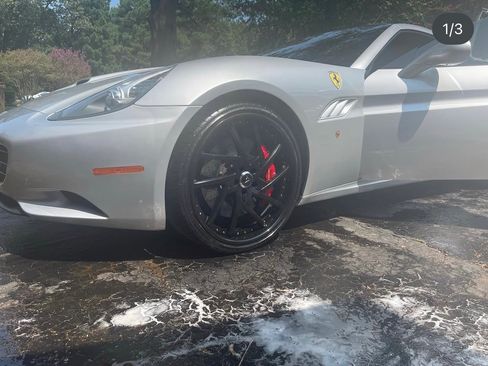 Used 2010 Ferrari California image 2
