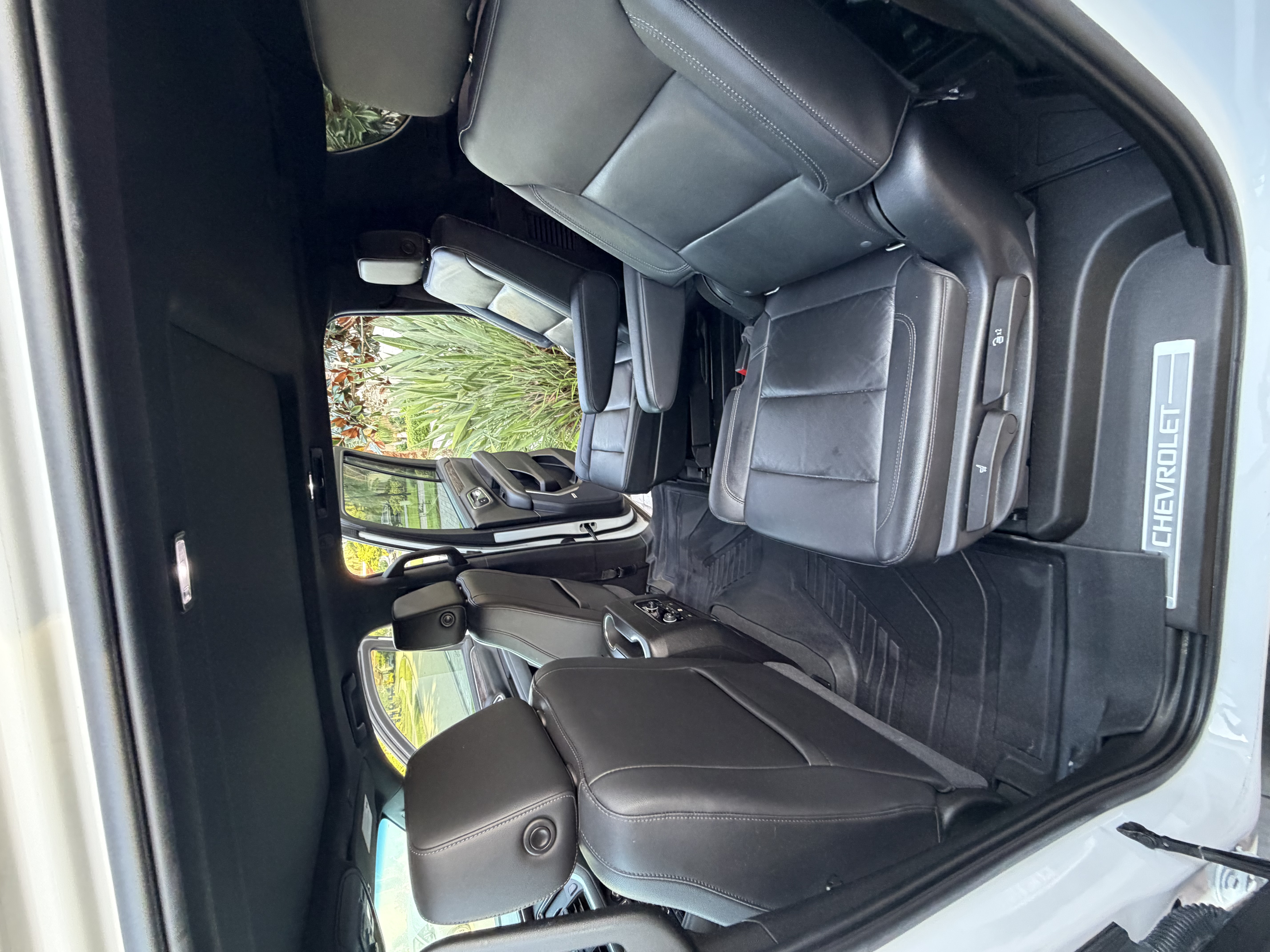 Used 2021 Chevrolet Suburban LT w/ LT Signature Package RWD image 10