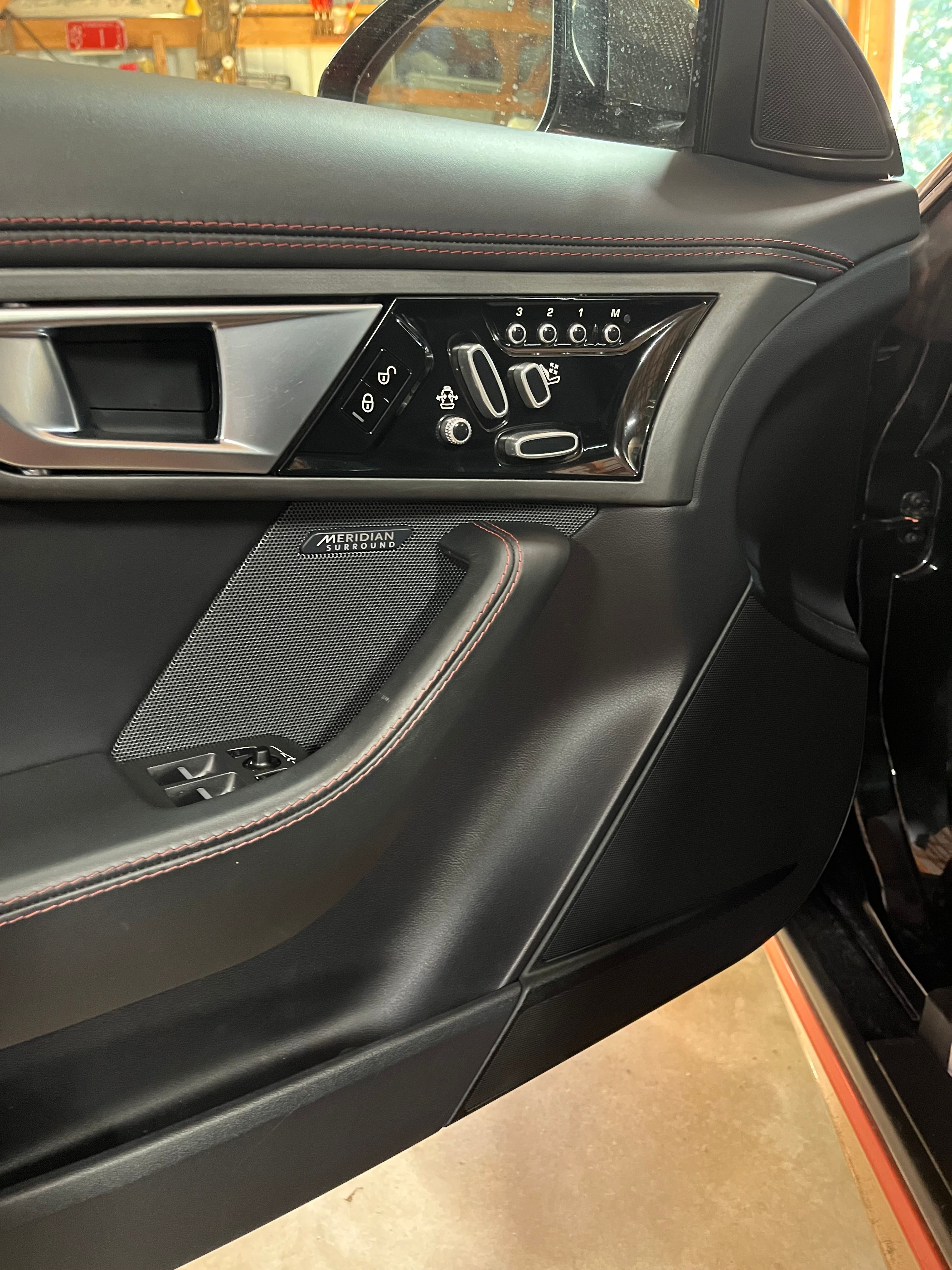 Used 2015 Jaguar F-TYPE R RWD image 15