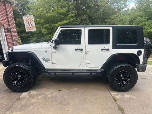 Used 2010 Jeep Wrangler Unlimited Sport image 4