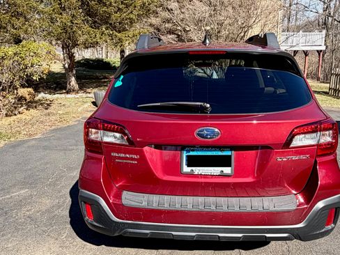 Used 2018 Subaru Outback 2.5i Premium image 2