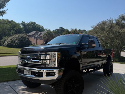 Used 2018 Ford F250 XL w/ STX Appearance Package AWD/4WD image 1