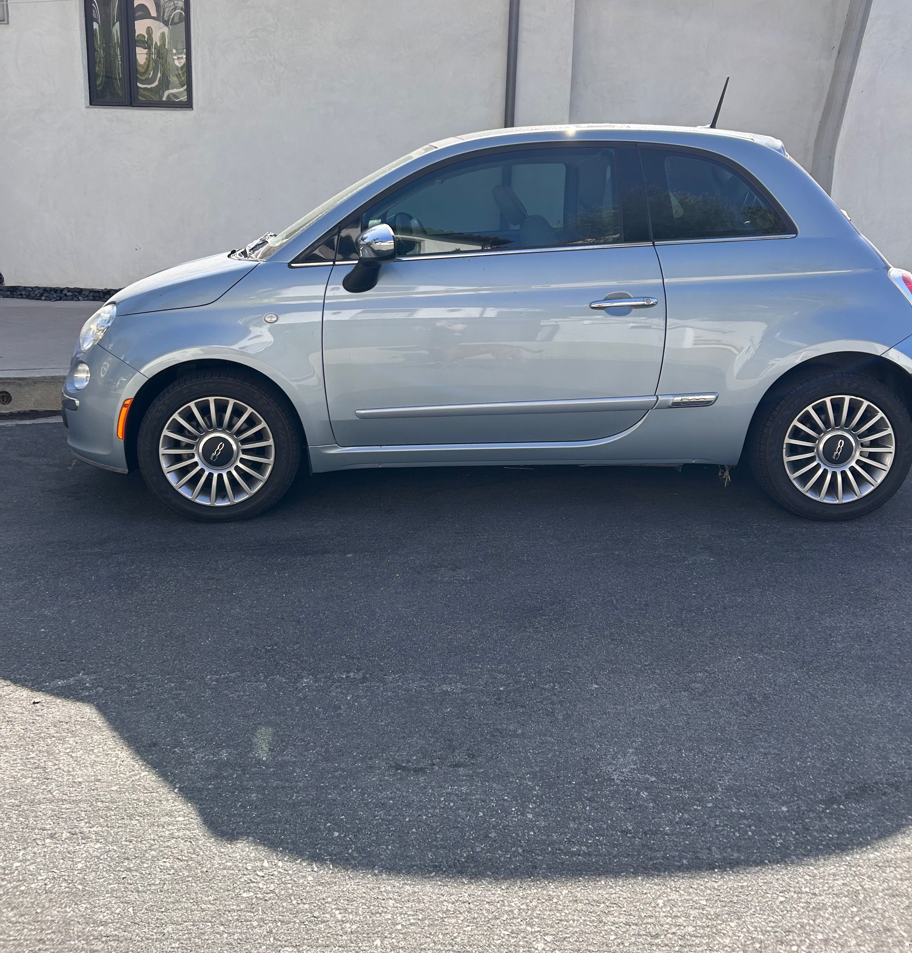 Used 2013 FIAT 500 Lounge w/ Luxury Leather Pkg FWD image 1