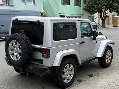 Used 2012 Jeep Wrangler Sahara w/ Connectivity Group AWD/4WD image 2