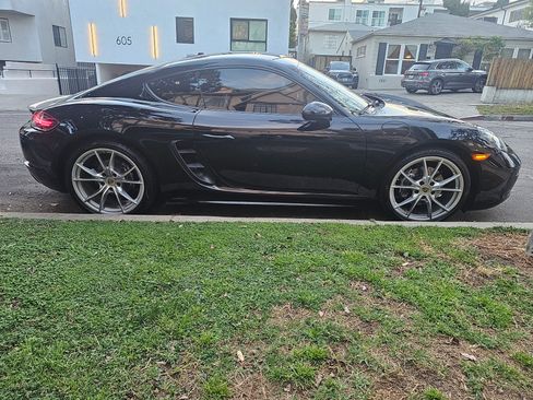 Used 2018 Porsche 718 Cayman Coupe 2D image 5