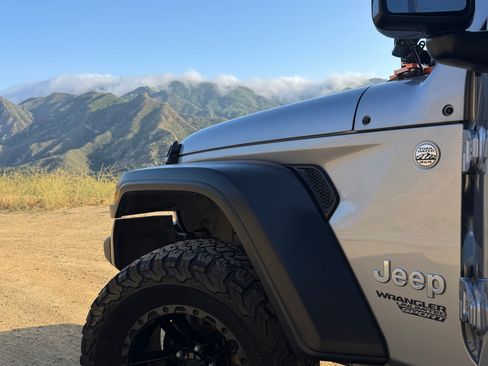 Used 2018 Jeep Wrangler Unlimited Sport S AWD/4WD image 10
