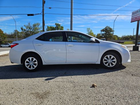 Used 2015 Toyota Corolla LE image 8