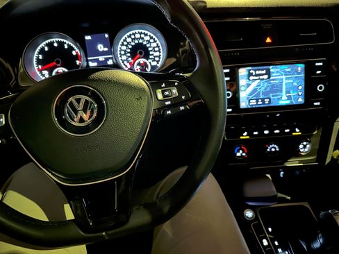 Used 2020 Volkswagen Golf 4-Door image 18