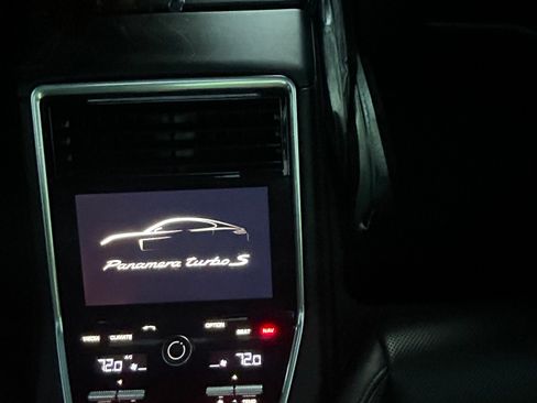 Used 2018 Porsche Panamera Turbo S image 10