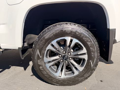 Used 2022 Chevrolet Colorado Z71 AWD/4WD image 11