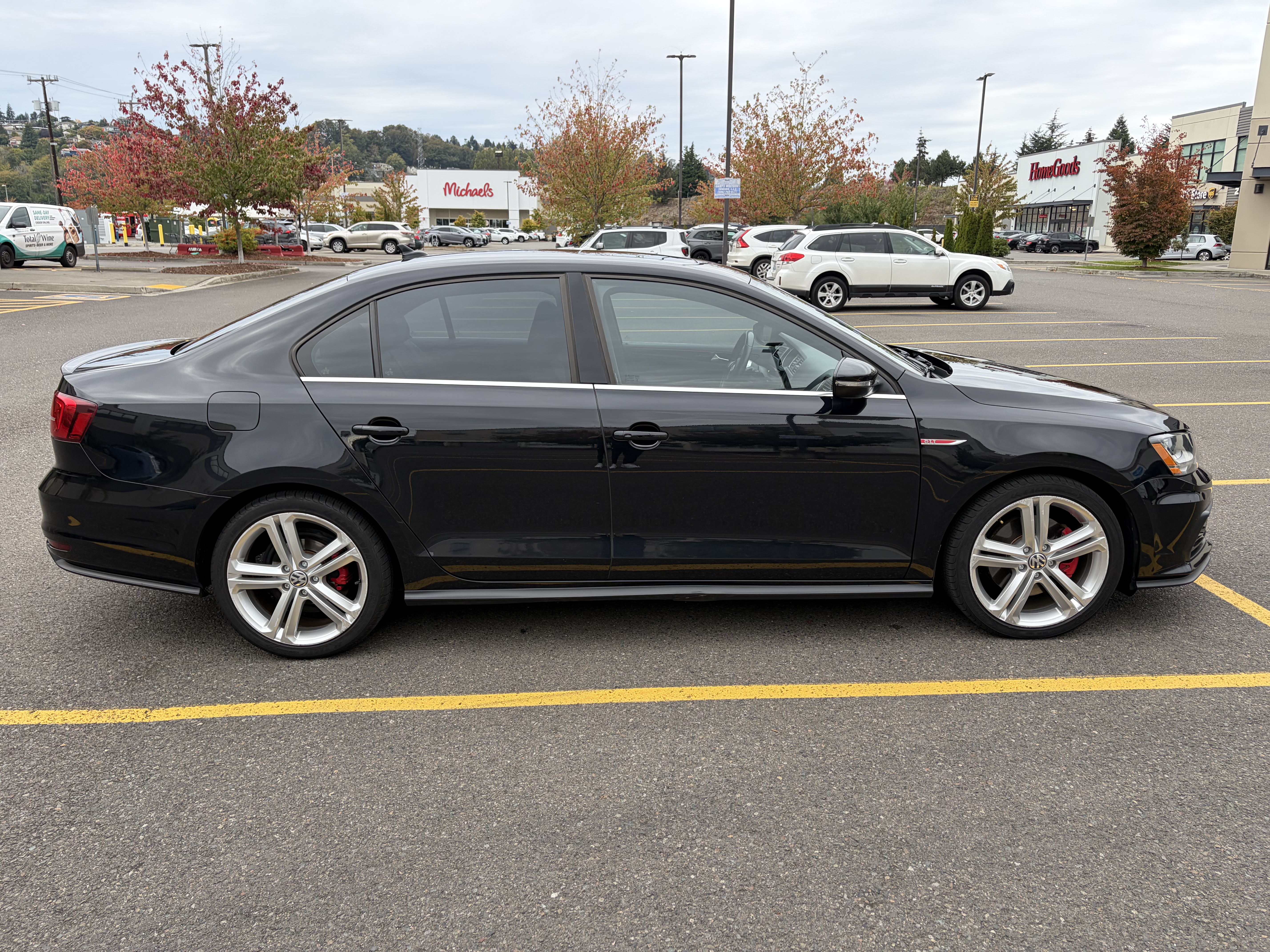 Used 2017 Volkswagen Jetta GLI FWD image 4
