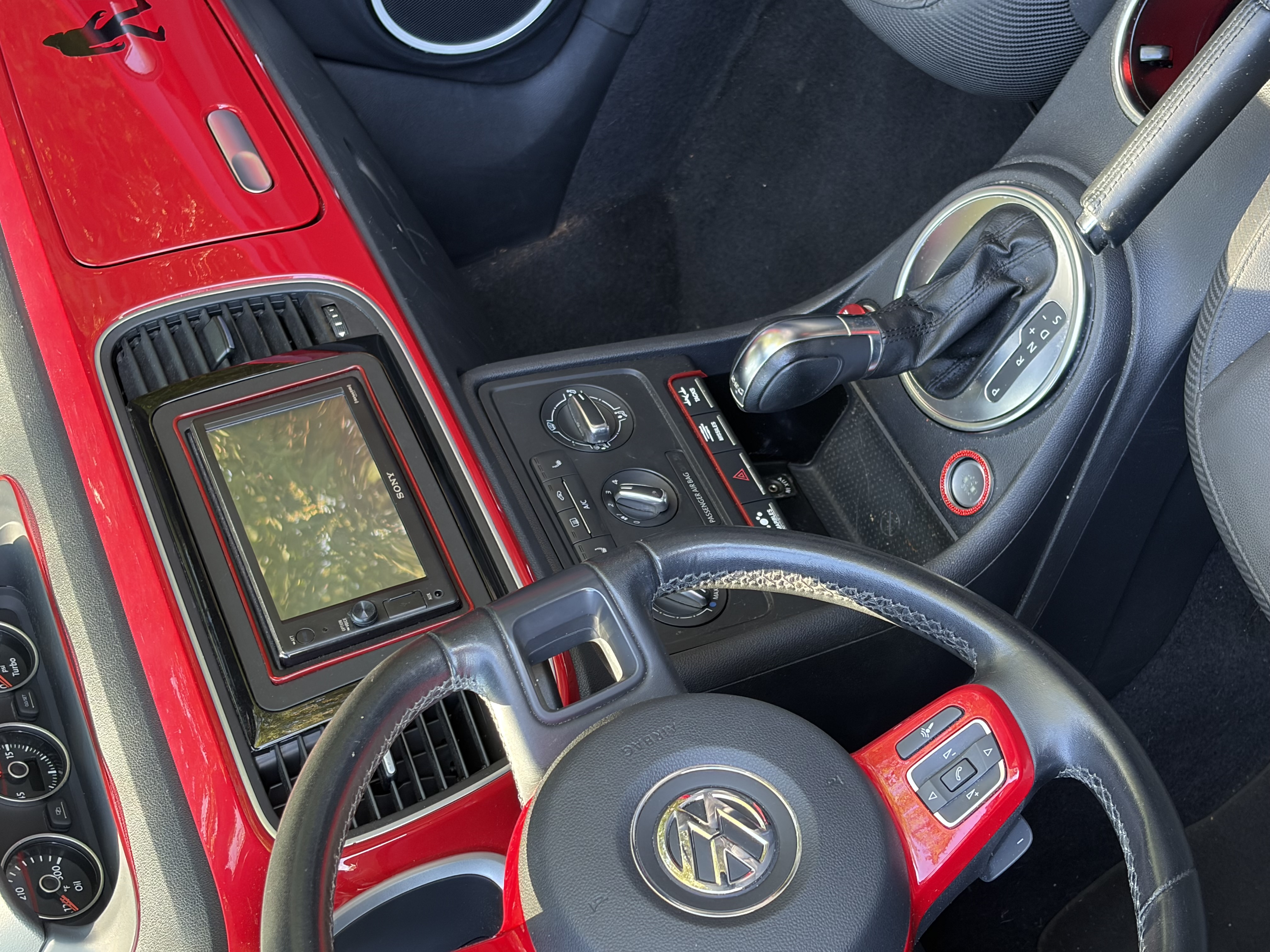 Used 2014 Volkswagen Beetle TDI FWD image 5