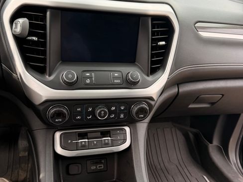 Used 2023 GMC Acadia SLT w/ Preferred Package AWD/4WD image 6